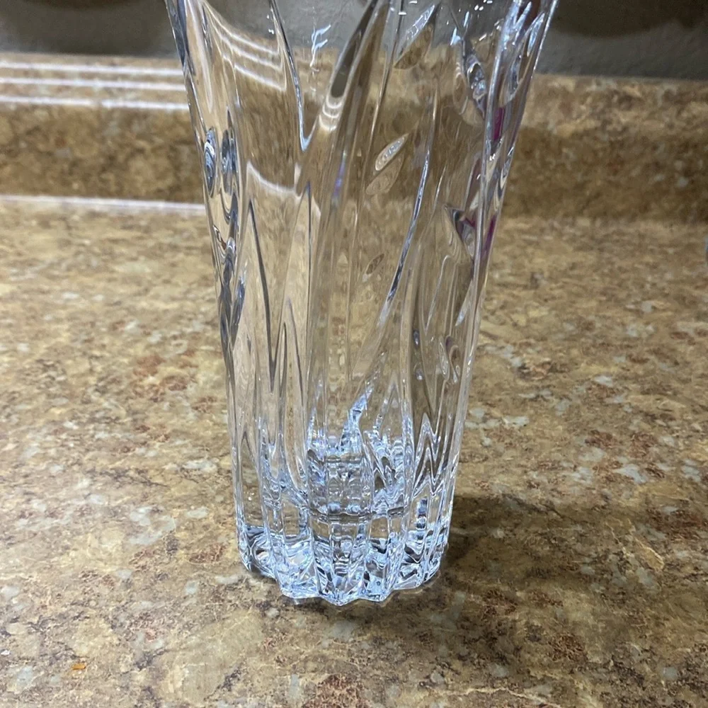 Elegant clear crystal Geometric Accent Vase with Scalloped Rim
